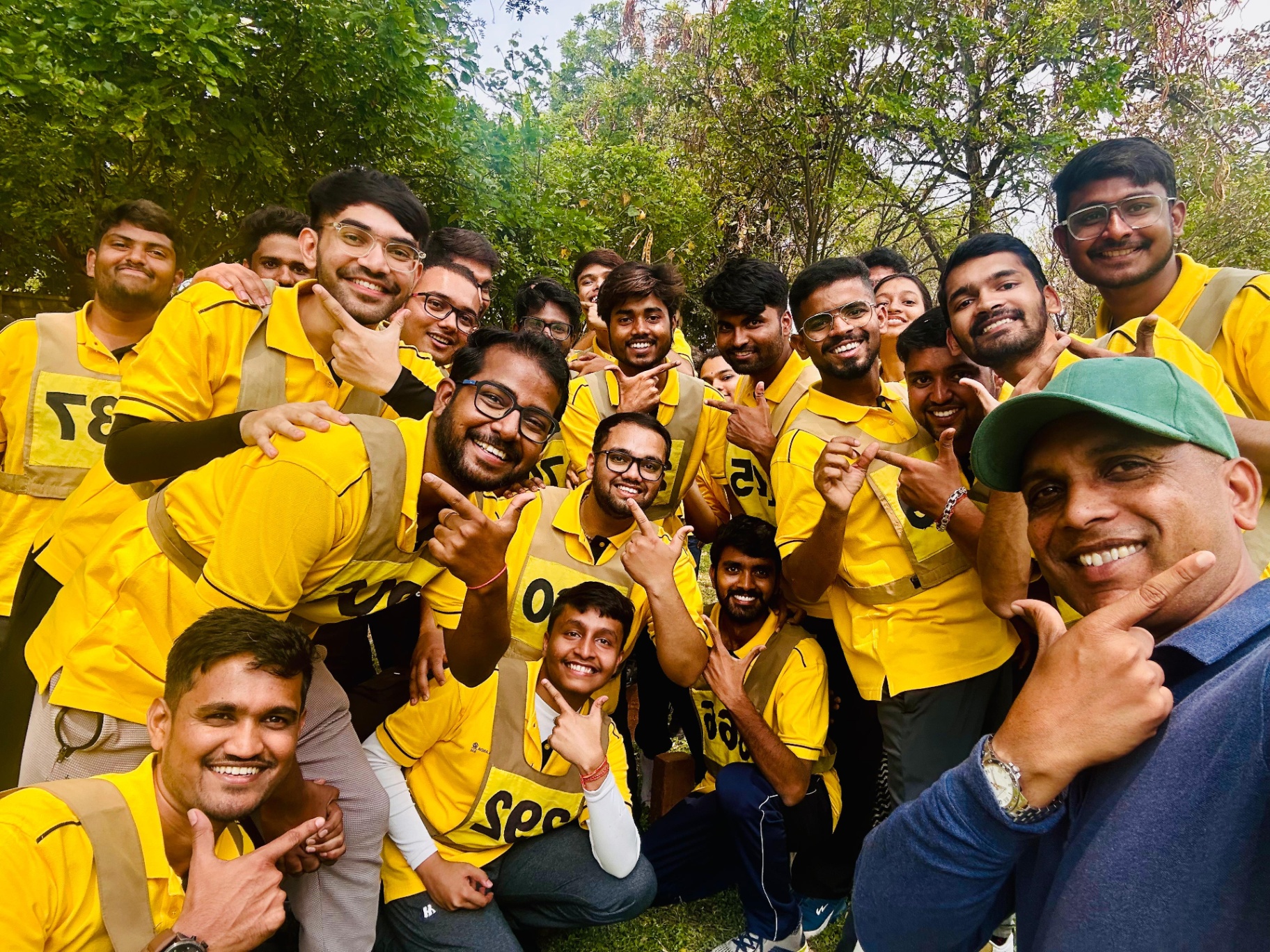 Yellow tribe - winning smiles