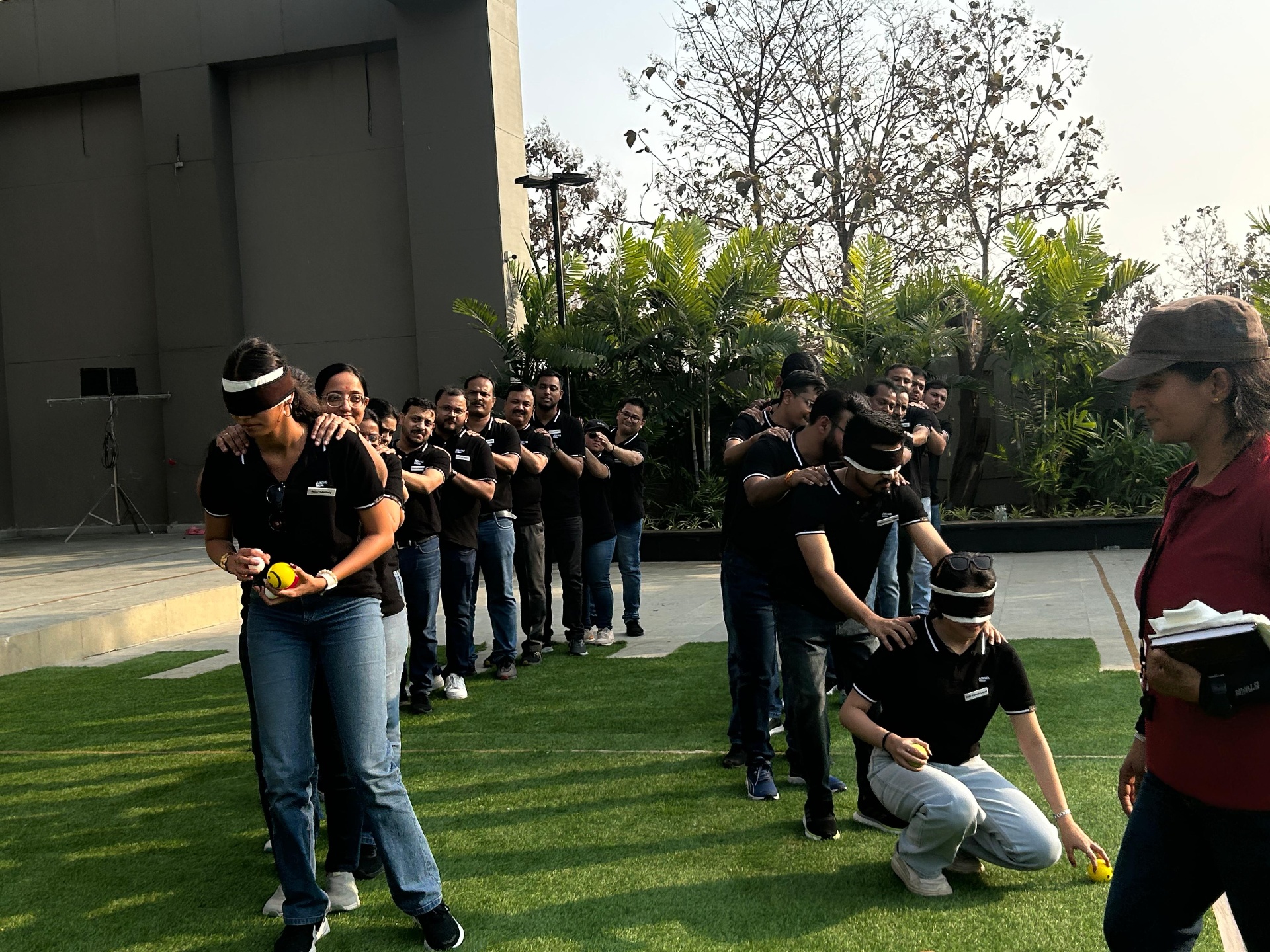 Trust walk - leading in the unknown